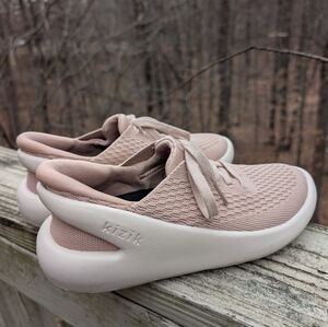 Kizik Roamer Fawn Slip-On Women's 6.5 EUC
